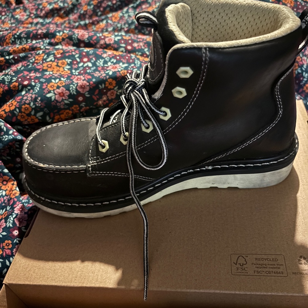 Women’s work boot